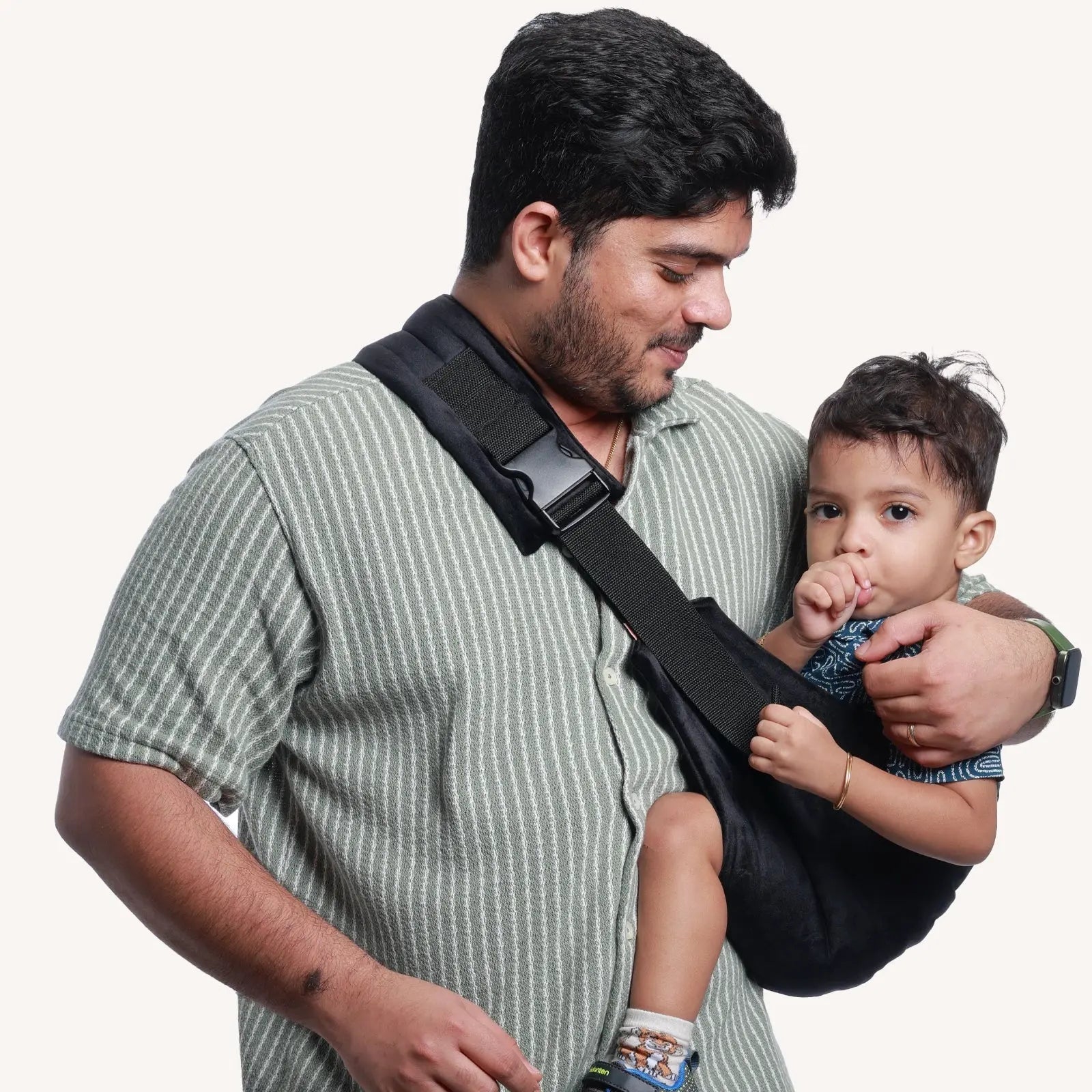 Snugs - Jet Black - Child Carrier