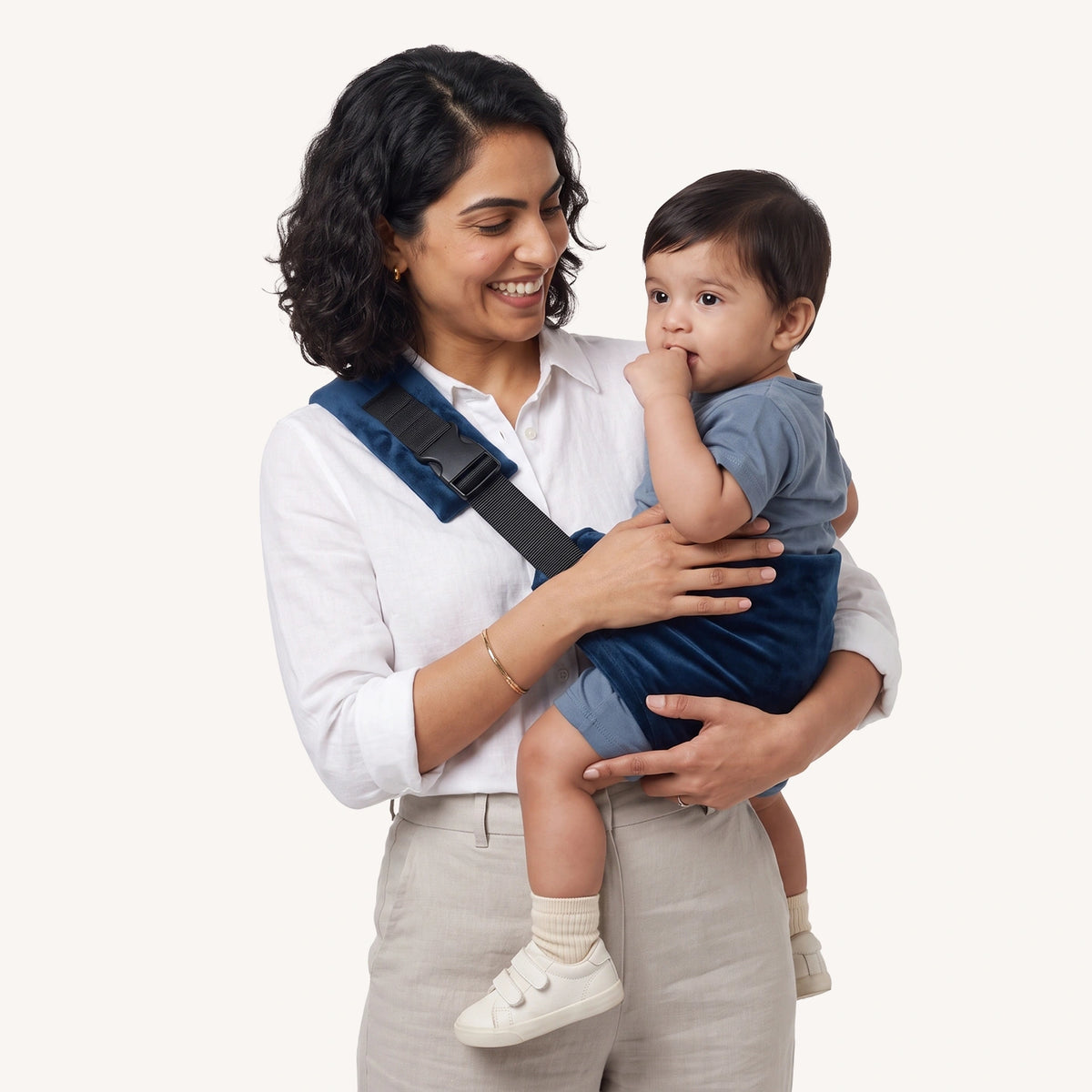 Snugs Sideways Carrier - Oxford Blue
