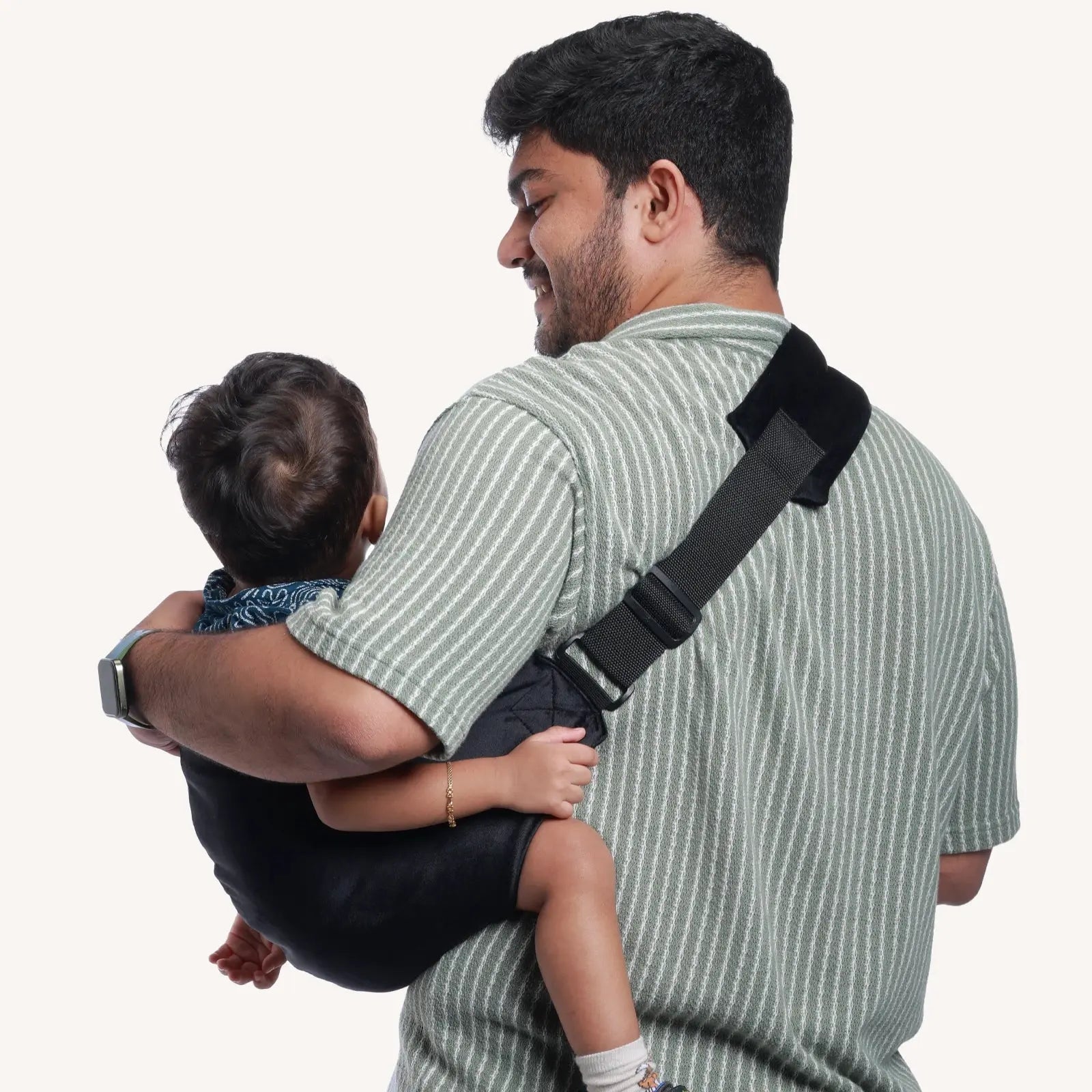Snugs - Jet Black - Child Carrier